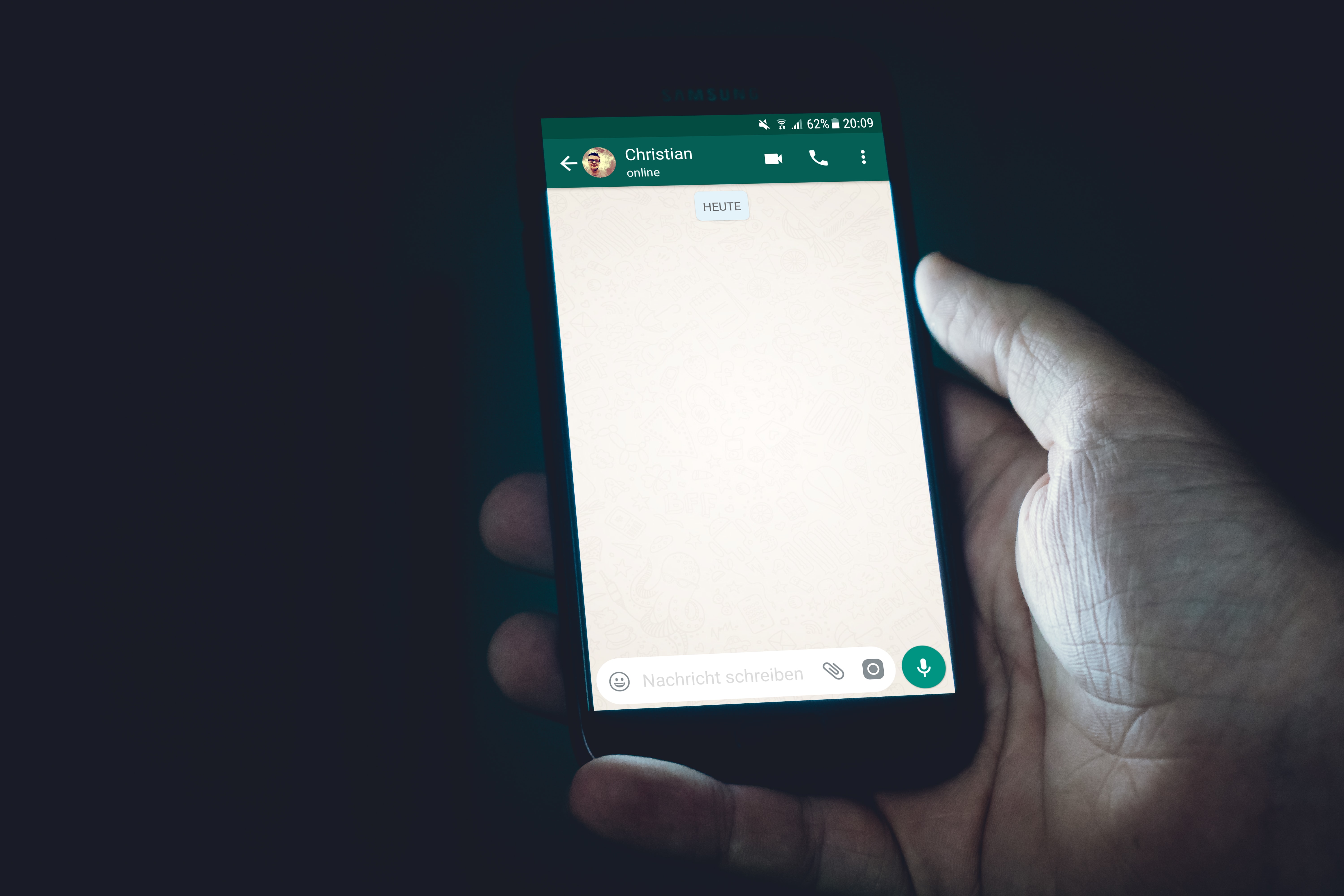 Descomplicado - Contamos com chat e teleatendimento